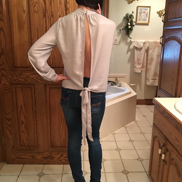 NWT New York & Company Metallic Tie Back Blouse - Picture 4 of 6